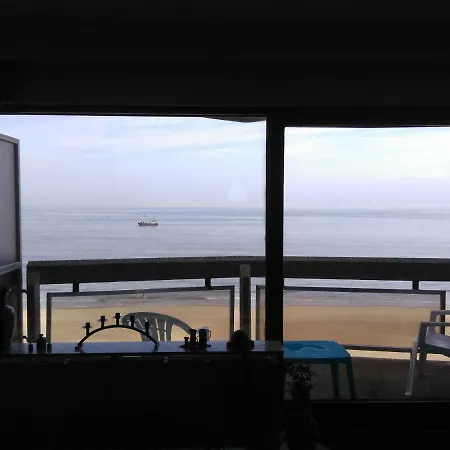 Residentie Aldis Met Zeezicht Lägenhet